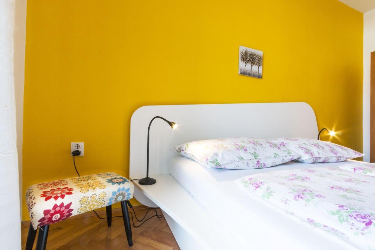 Guest House Marica Ровин Екстериор снимка
