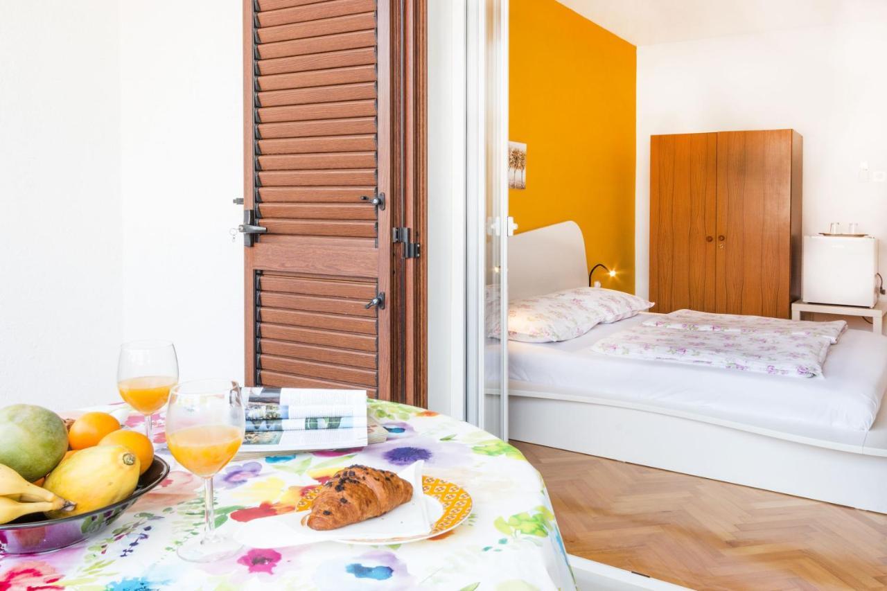 Guest House Marica Ровин Екстериор снимка