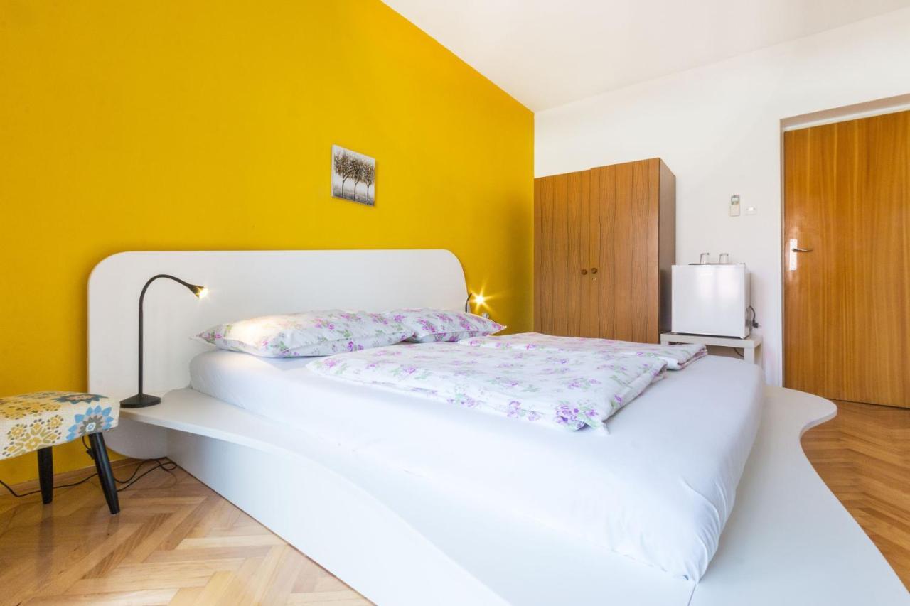 Guest House Marica Ровин Екстериор снимка