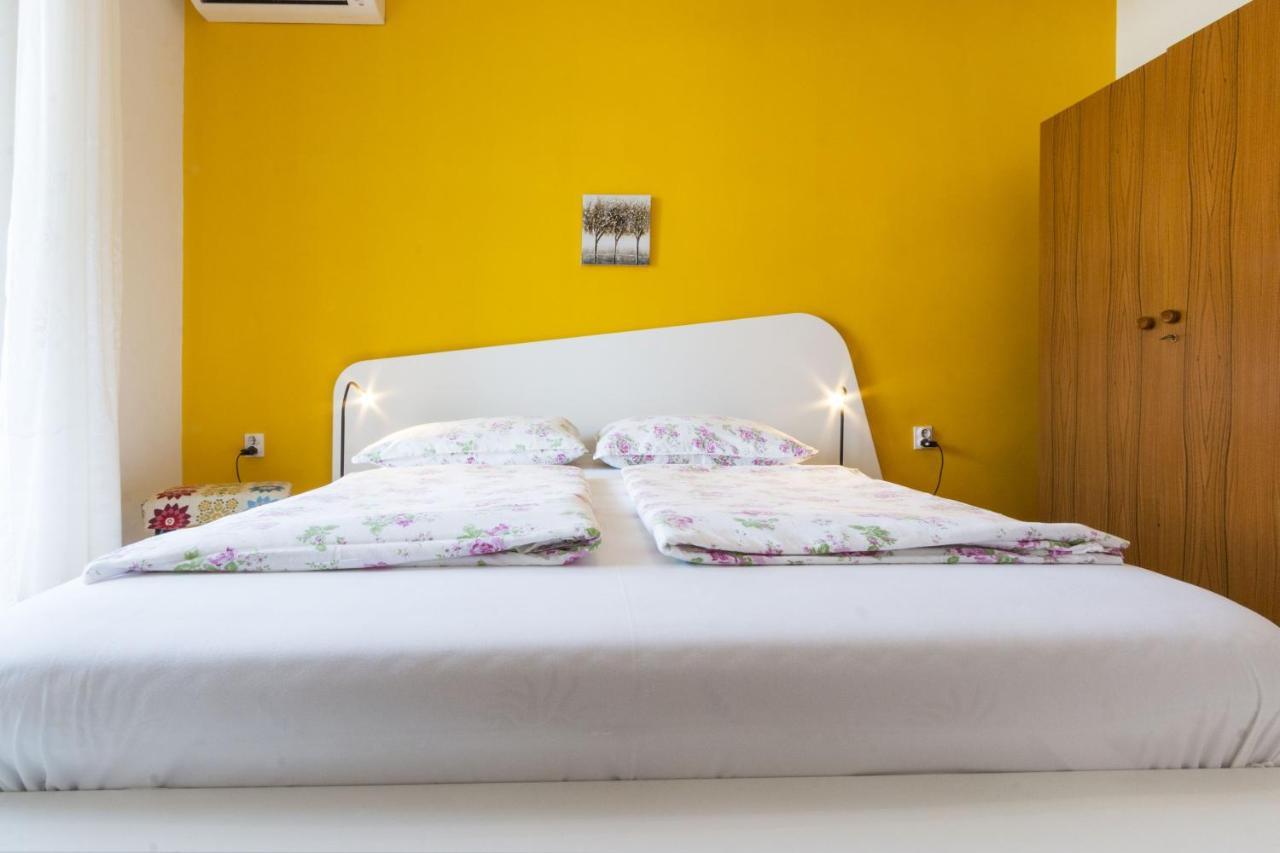 Guest House Marica Ровин Екстериор снимка