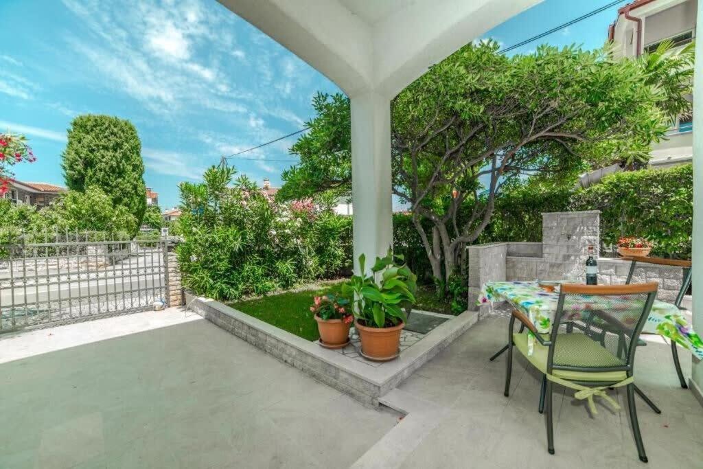 Guest House Marica Ровин Екстериор снимка