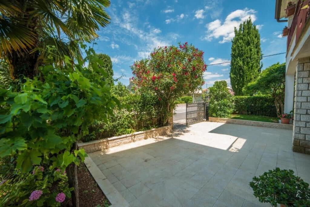 Guest House Marica Ровин Екстериор снимка