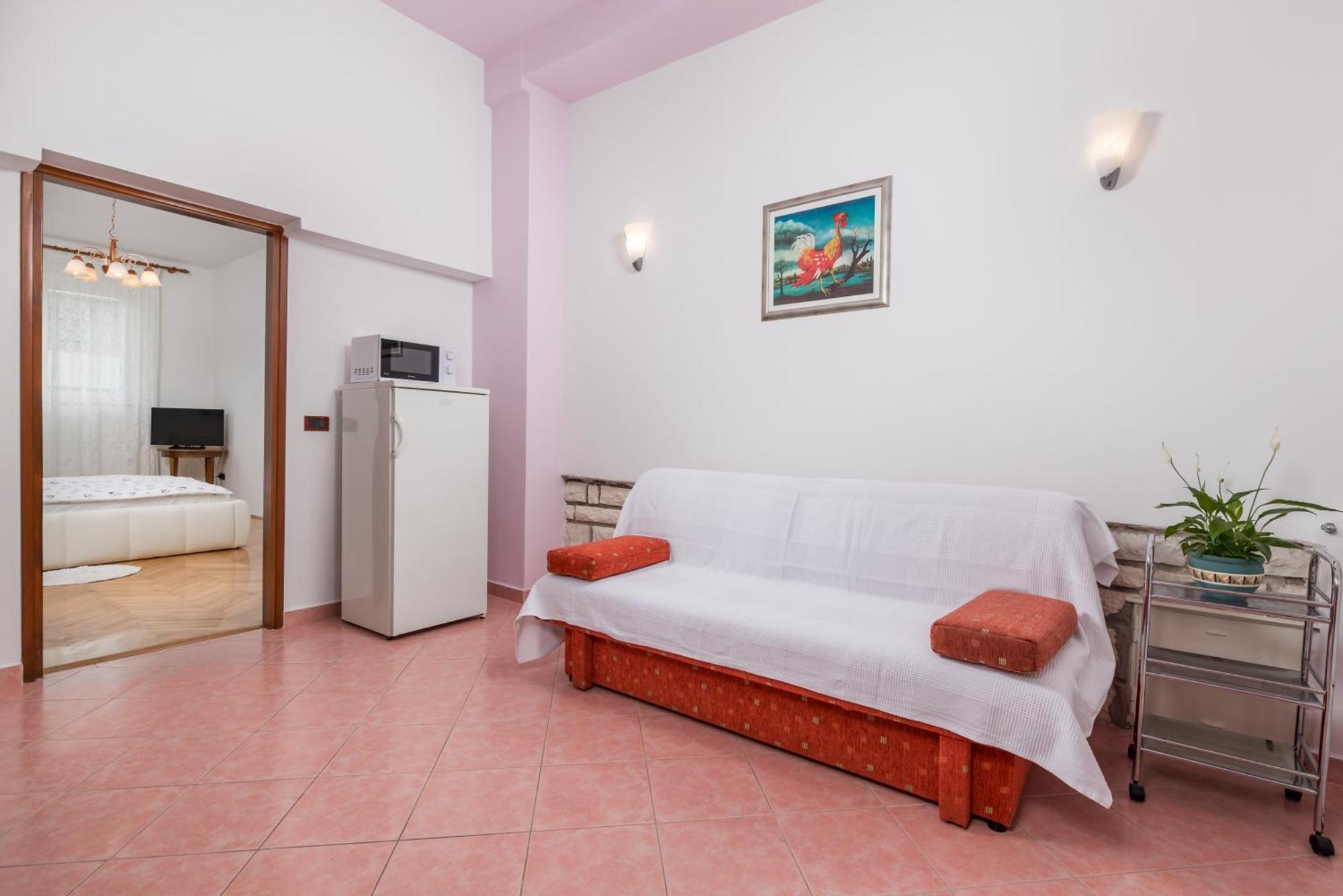 Guest House Marica Ровин Екстериор снимка