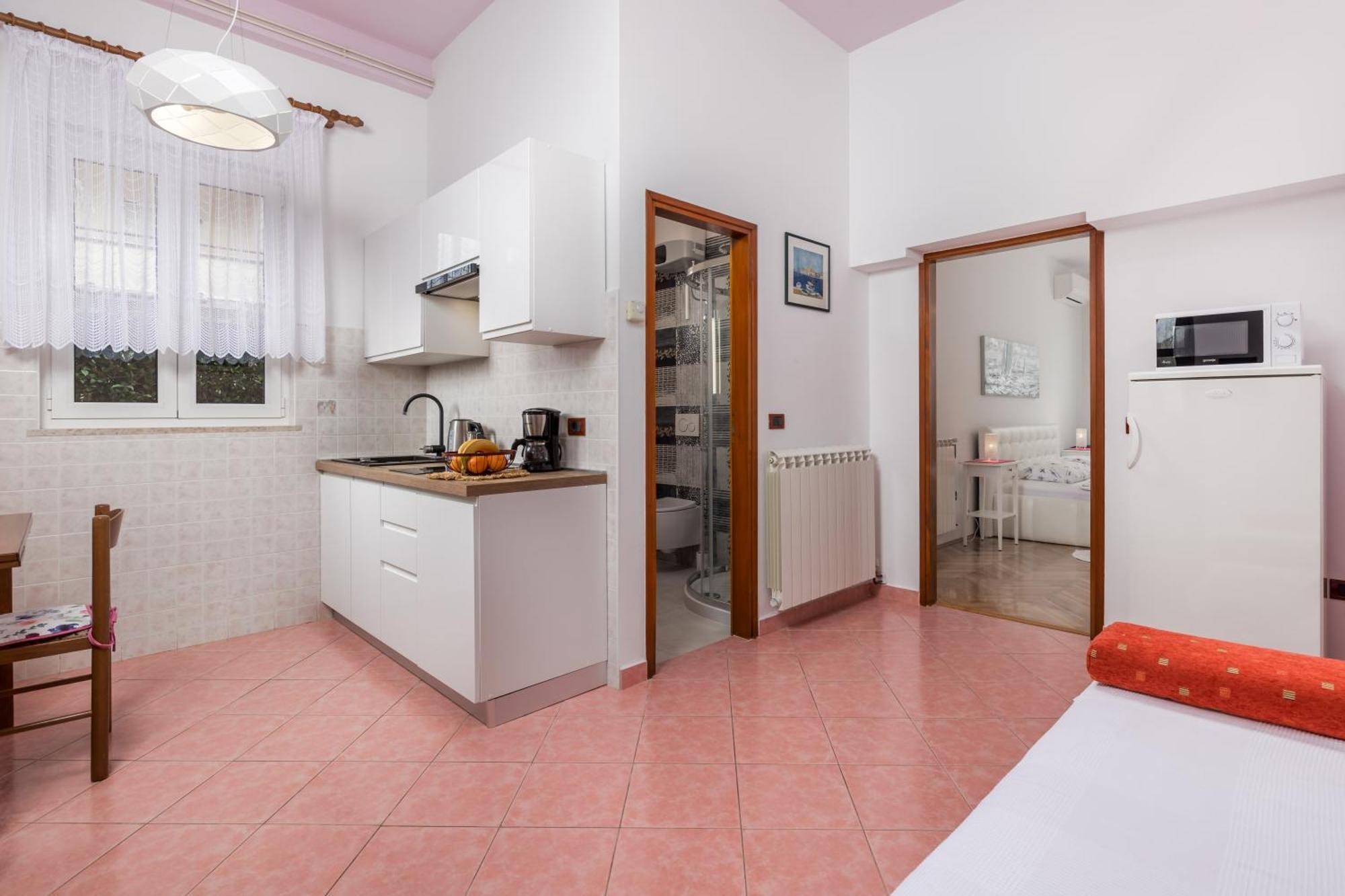 Guest House Marica Ровин Екстериор снимка