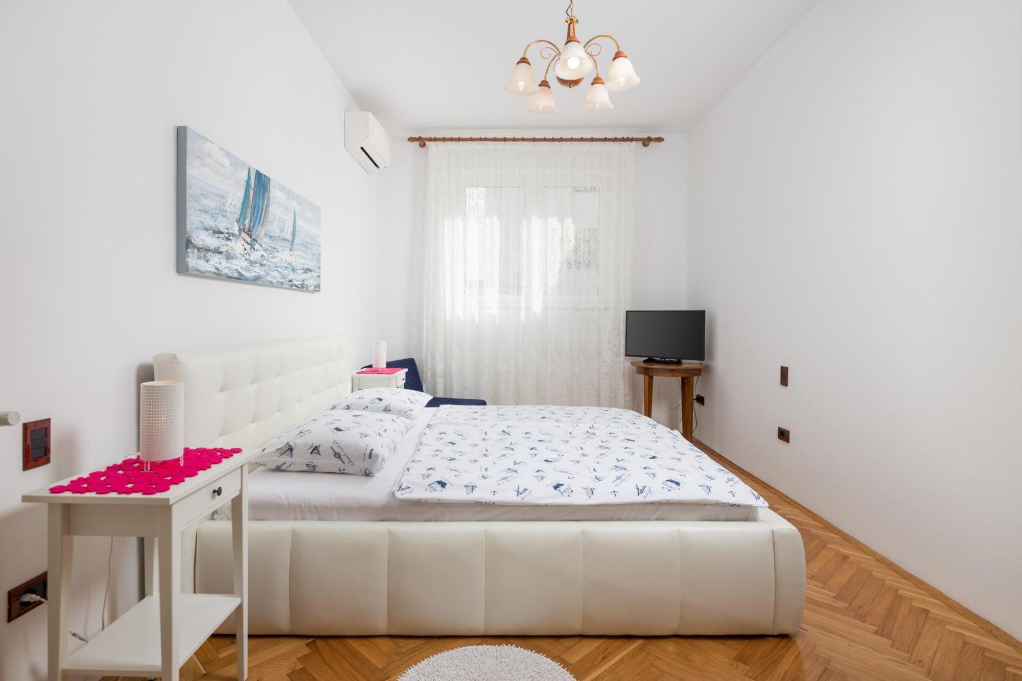 Guest House Marica Ровин Екстериор снимка