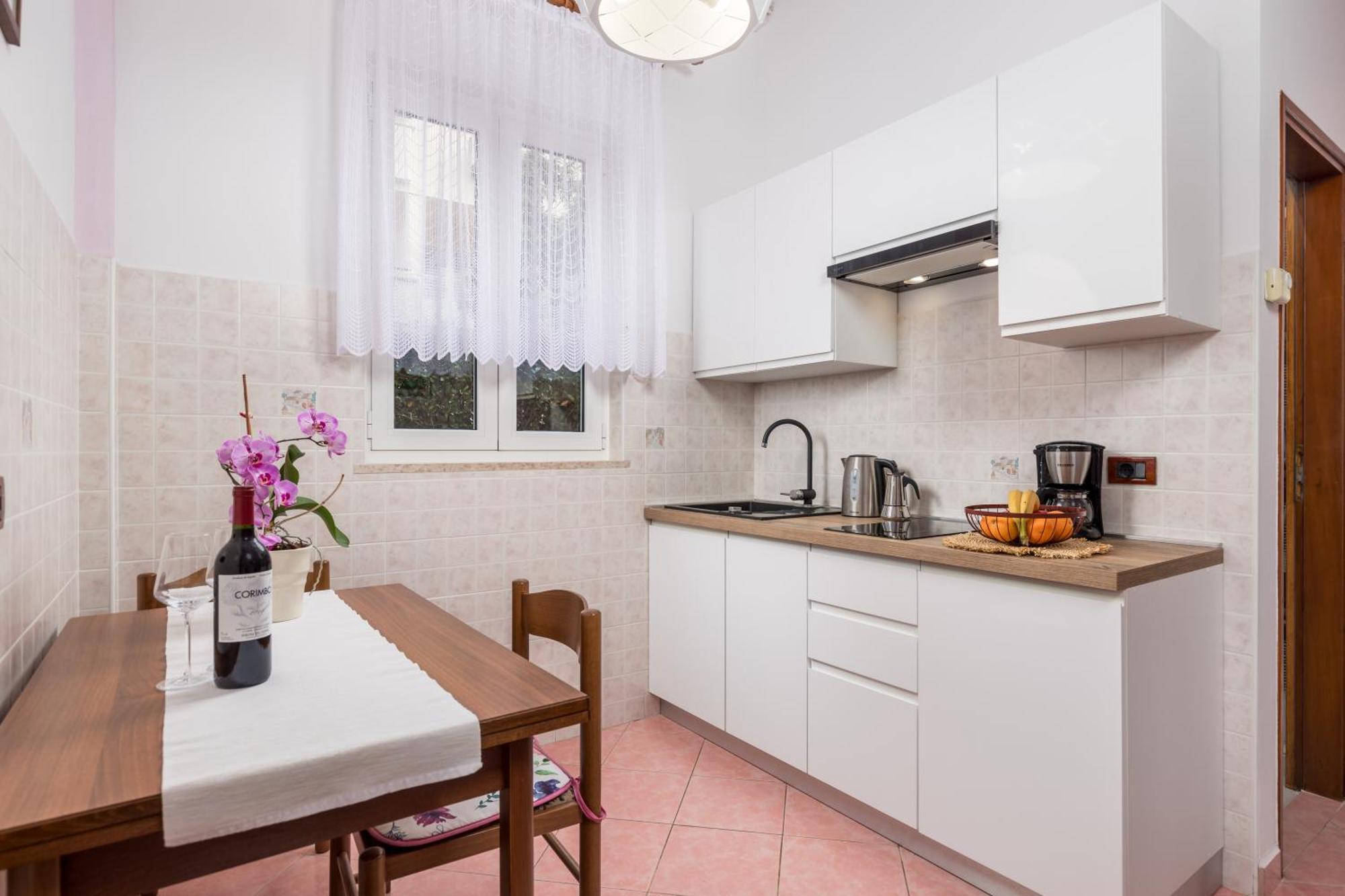 Guest House Marica Ровин Екстериор снимка