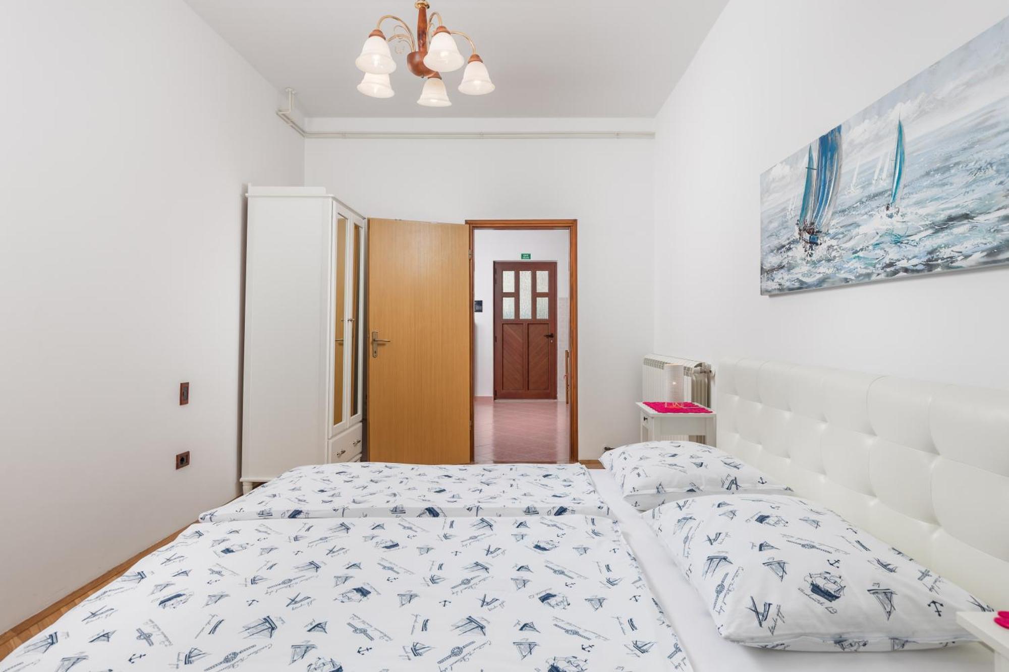 Guest House Marica Ровин Екстериор снимка