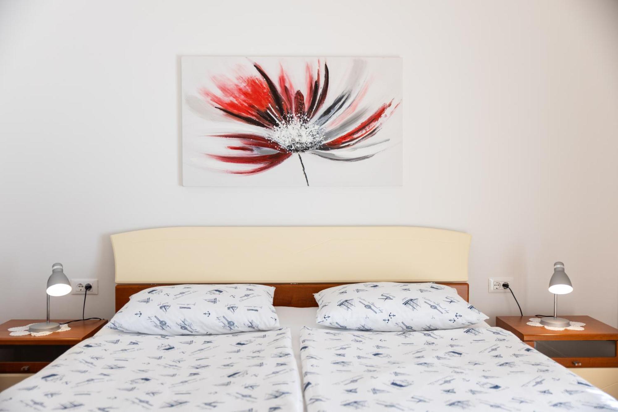 Guest House Marica Ровин Екстериор снимка