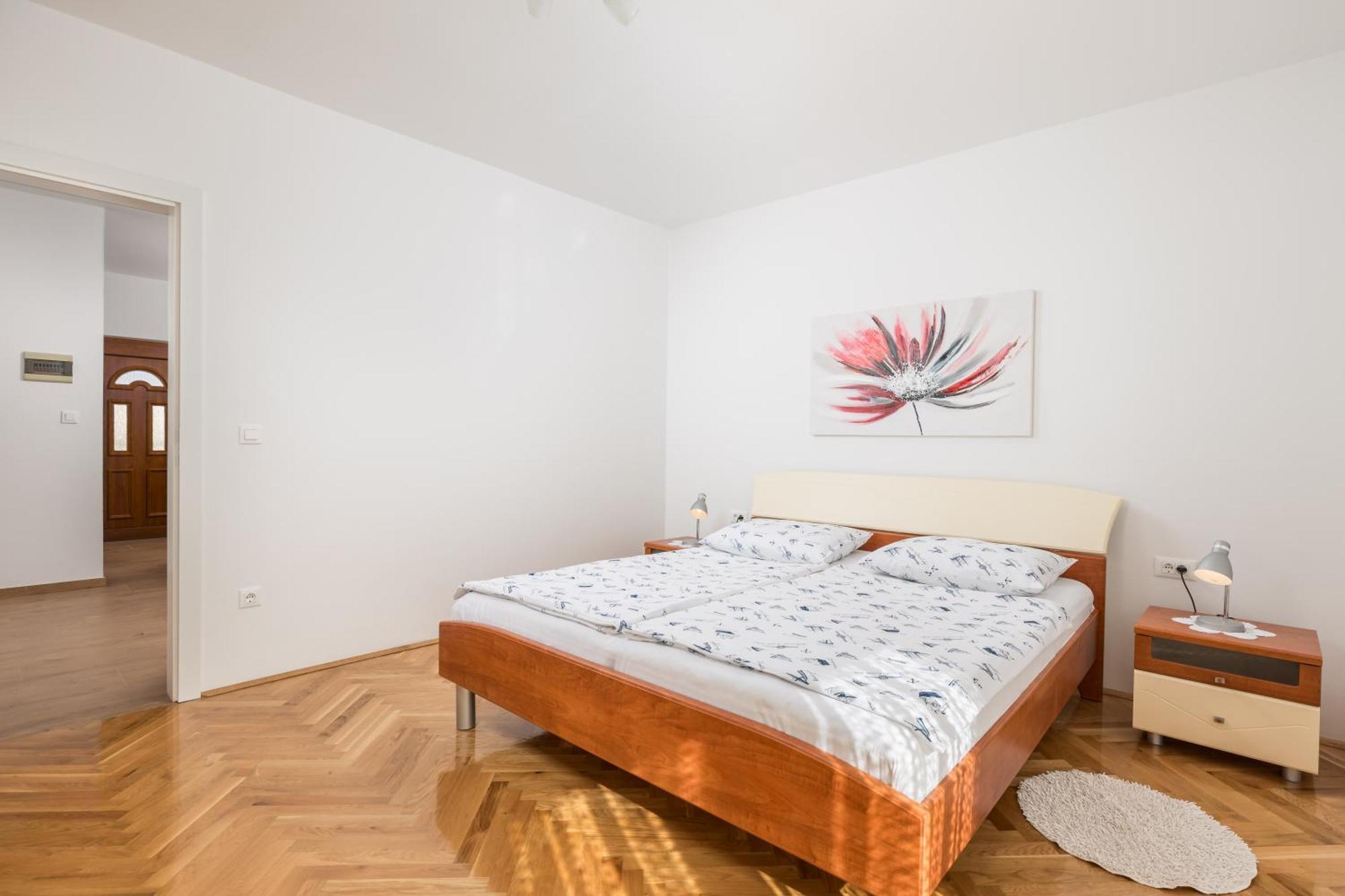 Guest House Marica Ровин Екстериор снимка
