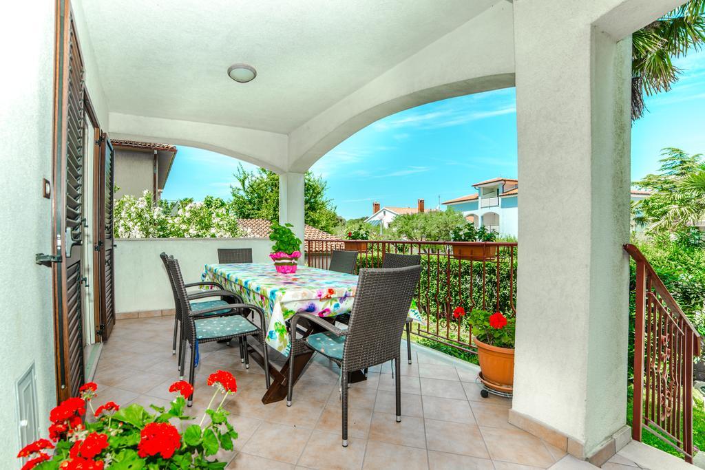 Guest House Marica Ровин Екстериор снимка