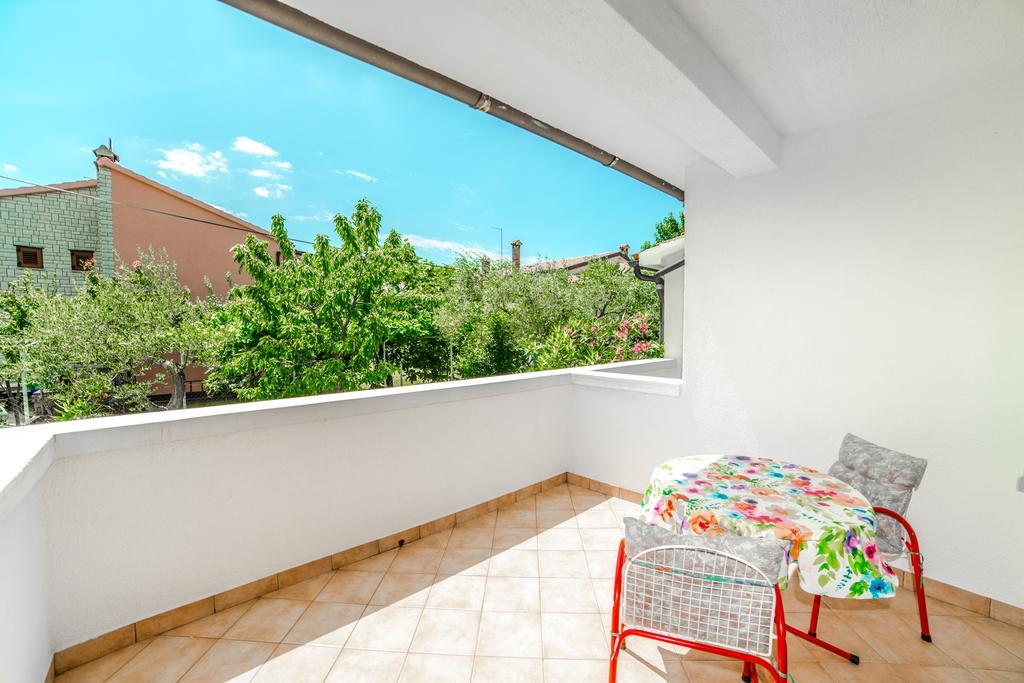 Guest House Marica Ровин Екстериор снимка