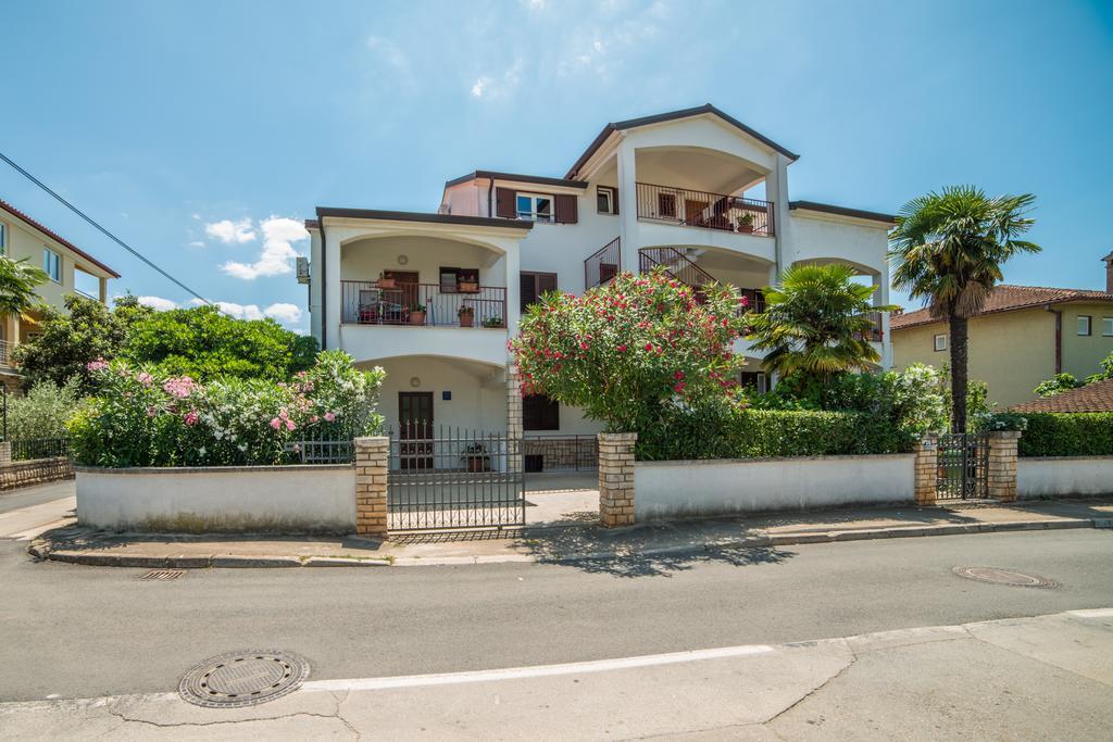 Guest House Marica Ровин Екстериор снимка